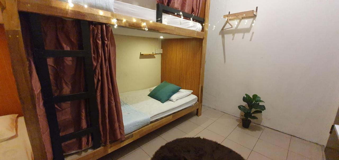 Escape Backpackers Kk Hostel Кота Кинабалу Екстериор снимка